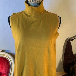Josephine Chaus 🧡🧡 Mustard Sleeveless Turtleneck